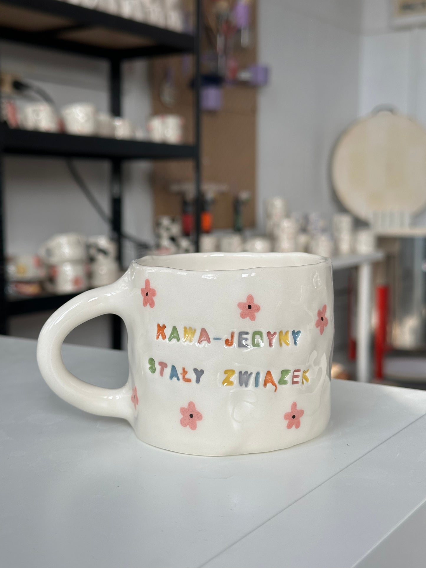 Kubek "kawa - jedyny stały związek"