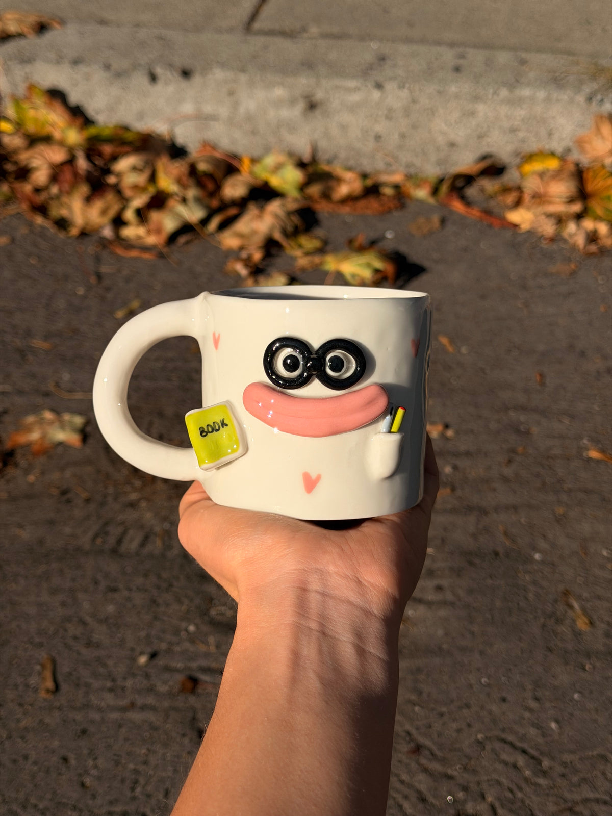 Kubek M "buźka książkoholik"