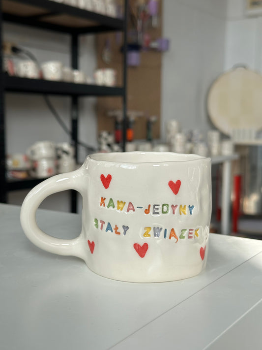 Kubek "kawa - jedyny stały związek"